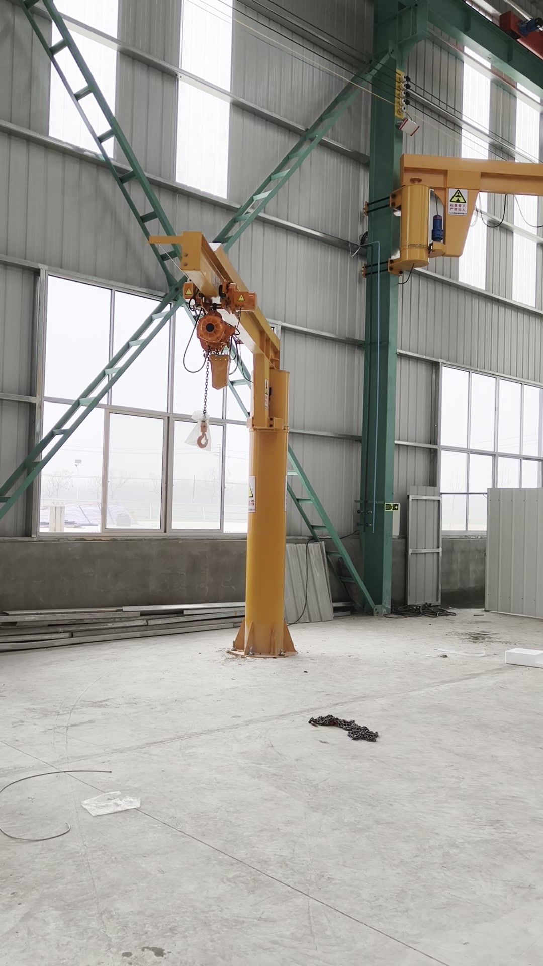 懸臂吊與單梁起重機(jī)現(xiàn)場操作展示